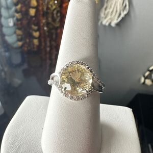 NWOT 10mm light round cut pale yellow labradorite, cz accent diamonds, 925 ring!